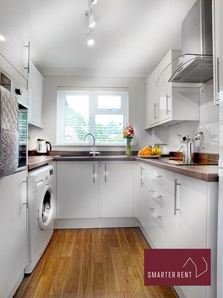 36, The Orchard, Lightwater photo 4