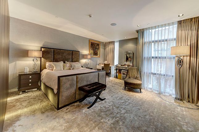 Town house for sale in Pond Place, London