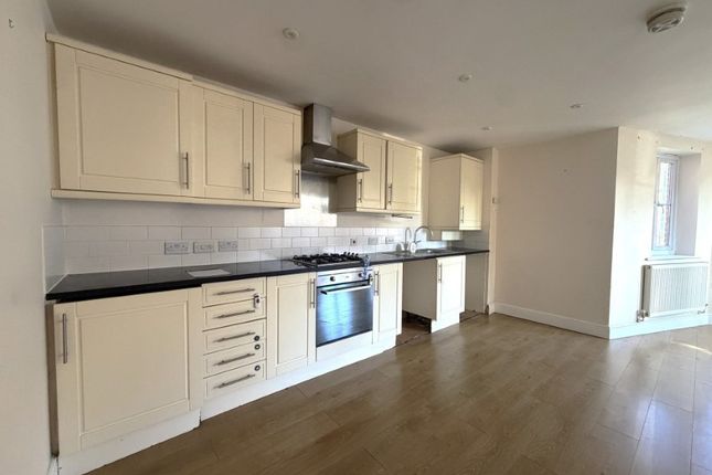8 Abbey Court, Meyrick Crescent photo 4