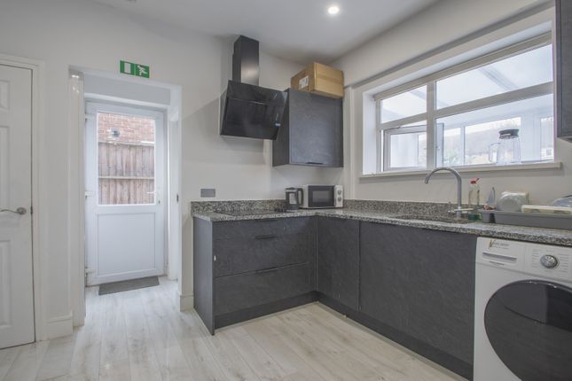 305 Mottingham Road, London photo 4