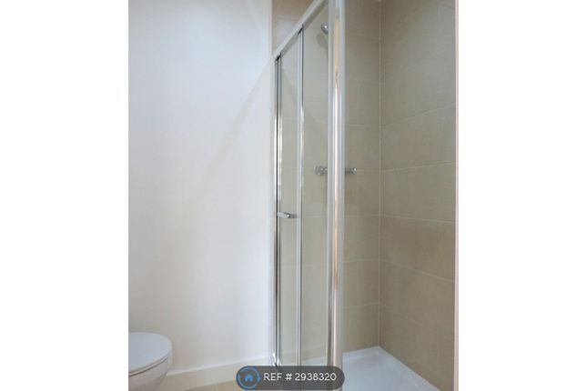 Room  Burrage Road, London photo 3
