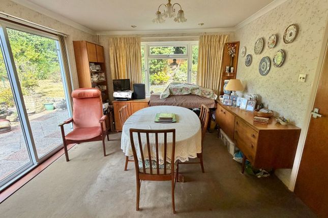 24, Yaverland Drive, BAGSHOT photo 4