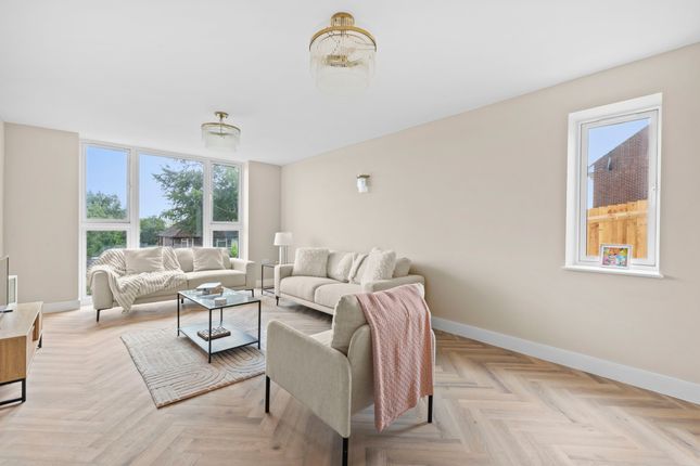 Larkside Hillside Road, Marlow photo 5
