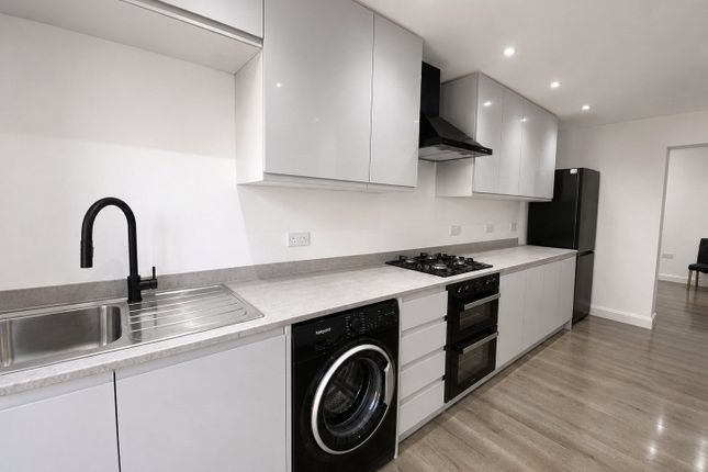 4, Beaconsfield Place, Surrey photo 5