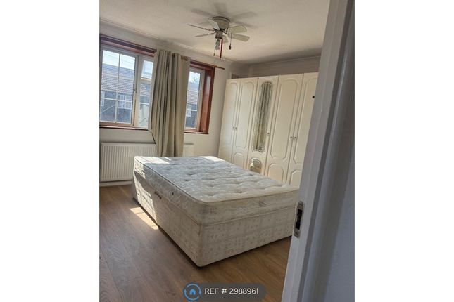 Storksmead Road, Edgware photo 3