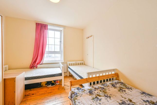 Flat for sale in Bewley St, Shadwell, London