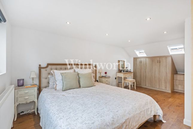 Terraced house for sale in Hanbury Road, London