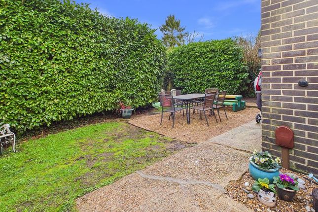 145a, Coulsdon Road, Caterham photo 2