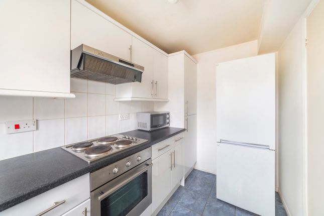 Flat for sale in Ringwood Gardens, Millwall