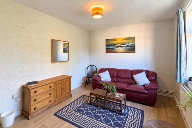 23, Dounesforth Gardens, LONDON photo 3