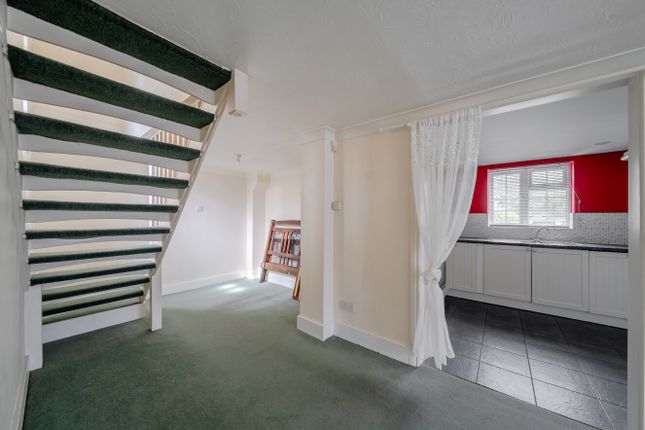 12b, Old Cove Road, Fleet photo 4