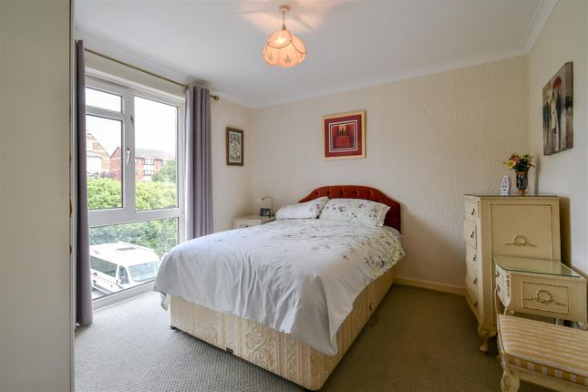 Flat for sale in Park Road, Barry