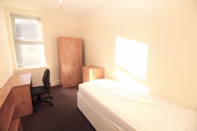 Thumbnail Room to rent in Double Room, Salters Road, Gosforth