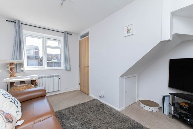 3, Fenhurst Close, Horsham photo 3
