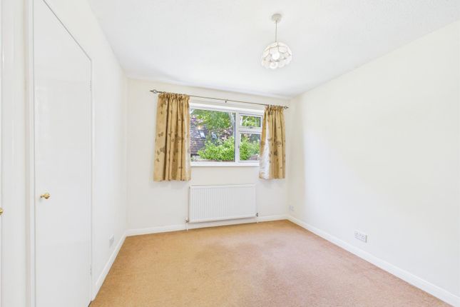 111, Queens Crescent, Chippenham photo 4