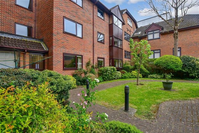 Flat for sale in Whytecliffe Road South, Purley, Surrey