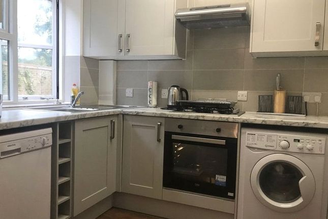88, Wordsworth Mead, Surrey photo 3