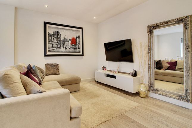 6 Bowthorpe House Gatwick Road, Crawley photo 4