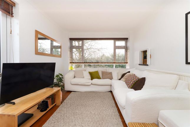 70, Heatherden Green, Iver photo 4
