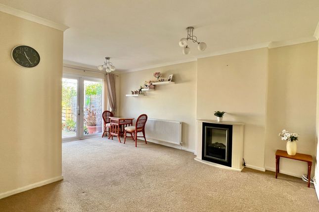 6 Lyddon Close, Wellington photo 2