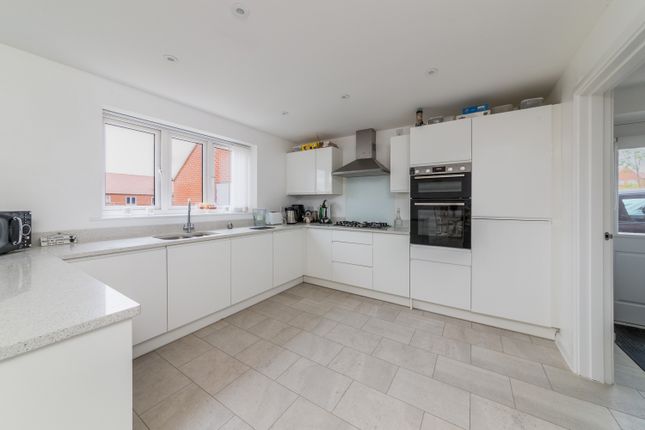 10, Longdon Crescent, Banbury photo 2