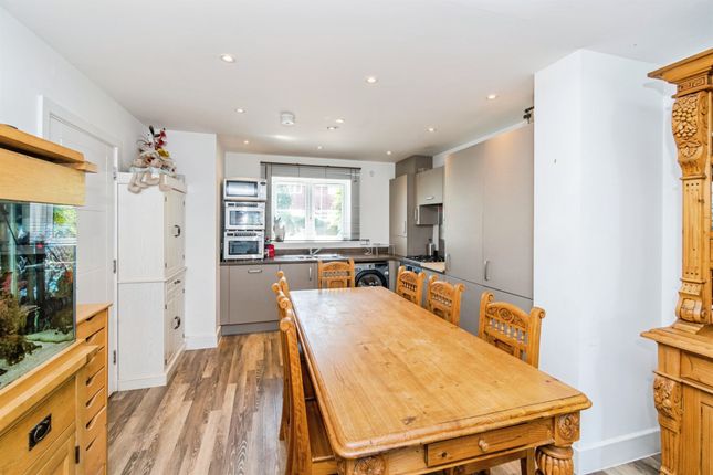 15, Sandy Hill Close, SOUTHAMPTON photo 4