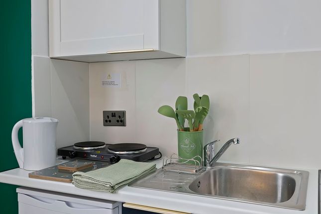 Flat to rent in Twyford Abbey Road, London