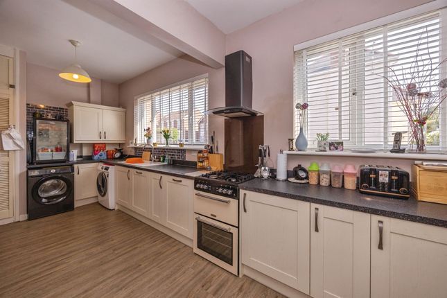 26, Avondale Road, Waterlooville photo 4