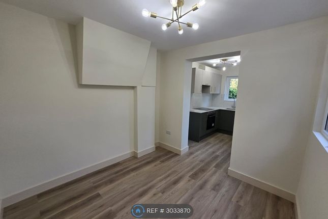 Felixstowe Road, London photo 3