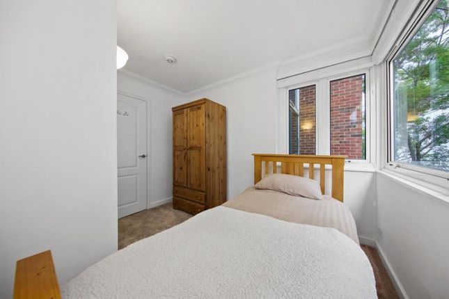 Duplex to rent in King Regent's Place, London