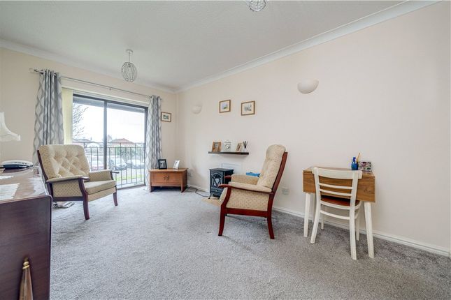 10, Hallfield Court, West Yorkshire photo 2