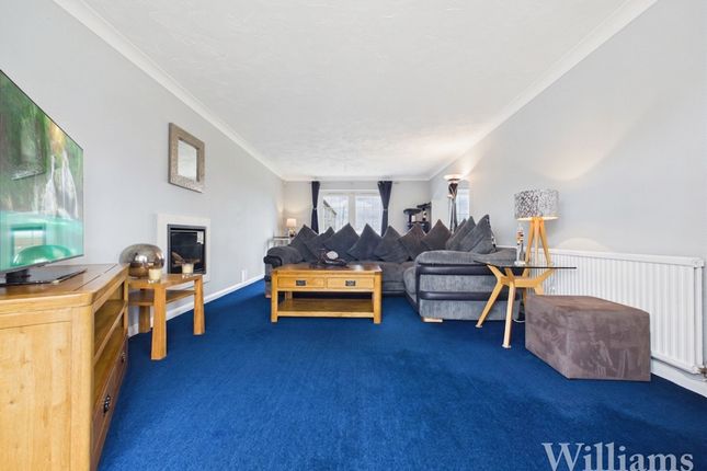 30 Cromhamstone, Aylesbury photo 3