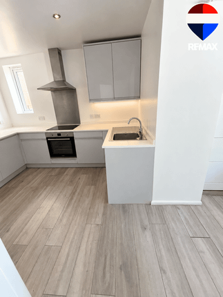 41 , Southern Avenue, London photo 4