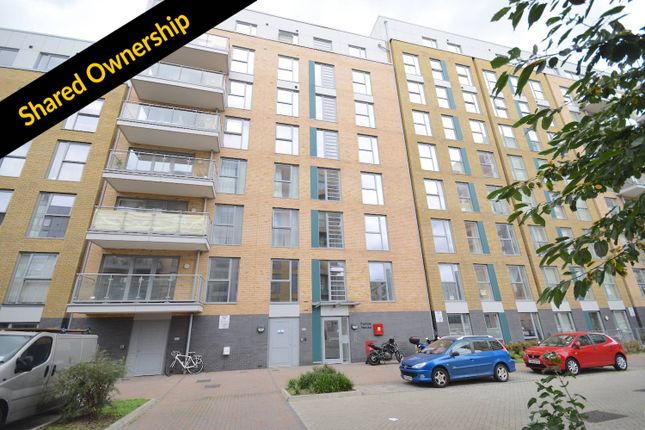 Flat for sale in Hartland House, Brixton, London