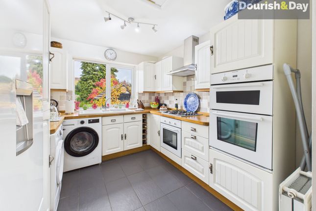19 Highfield Grove, Stafford photo 3