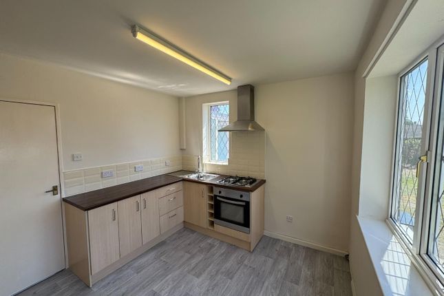 61, Long Crest, Pontefract photo 5