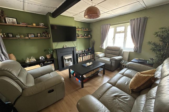 21, Alexandra Road, Bridport photo 2