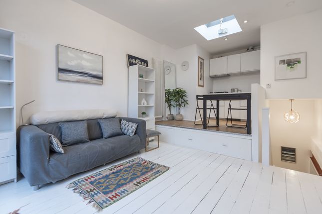 Thumbnail Flat to rent in Commercial Street, London