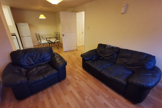 Flat to rent in Oxford Road, Manchester