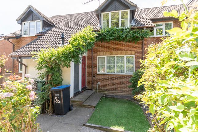 1-bed house on 36, Weatherall Close, Addlestone, £250,000