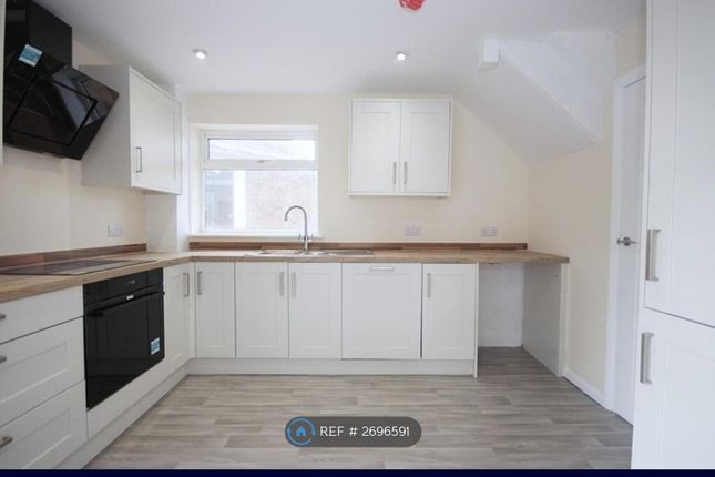 Clare Close, Earls Barton, Northamptonshire photo 2