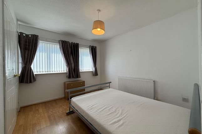 18, Alderson Avenue, Rotherham photo 5