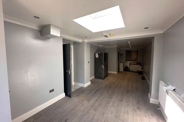 19, Rushdene Close, Greater London photo 3