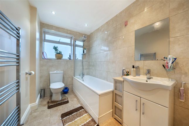 29, South Gardens, Wembley photo 2