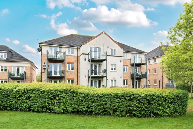 2-bed flat on 57, Fairwater Drive, Shepperton, £300,000