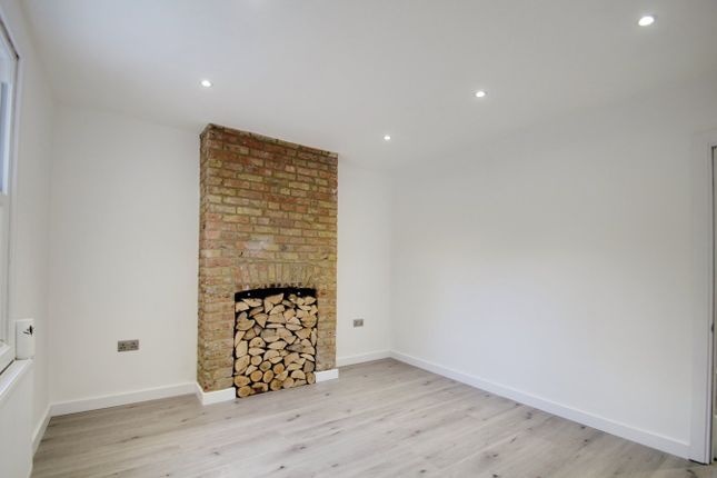 4 Croft Cottages, Bangors Road South, Iver photo 3