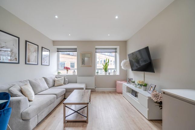 19 Buckingham House East, The Broadway, Stanmore photo 2