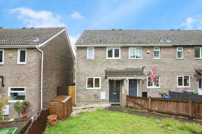 61, Spring Grove, Cwmbran photo 2