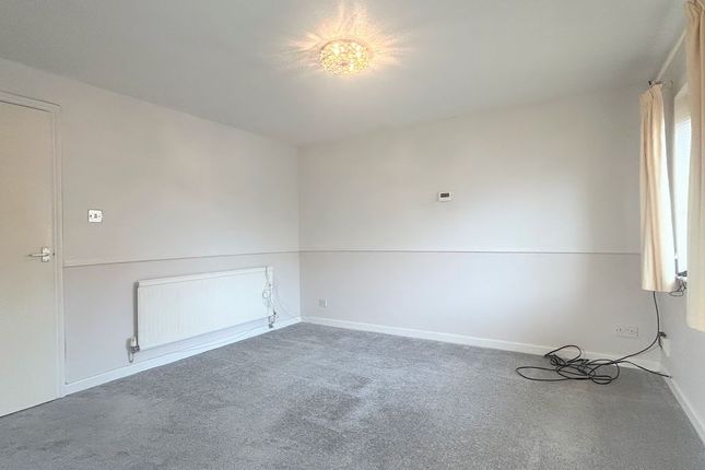 63, Hainault Avenue, Milton Keynes photo 2