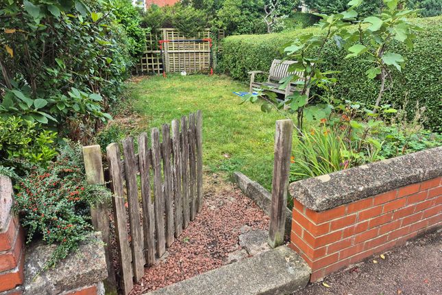 12, Laburnum Gardens, Gateshead photo 3